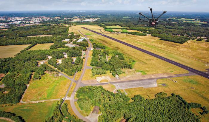 luchtfoto van technology base met dron